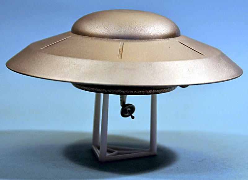 Scale Model News EARTH vs THE FLYING SAUCERS WE COME IN PEACE NOT!